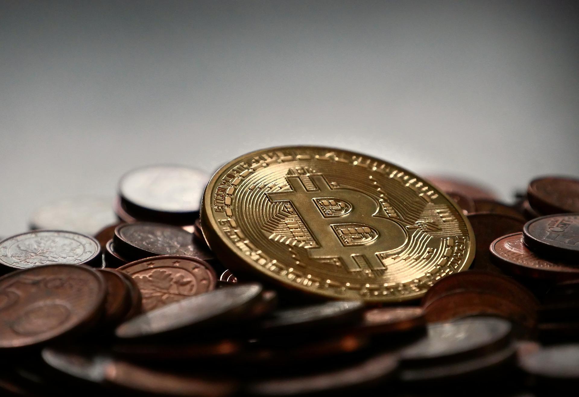 What are the favourable aspects of a bitcoin investment? 